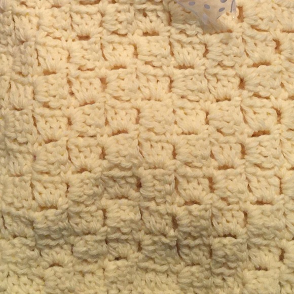 🧶EUC Crochet Baby Blanket Yellow Classic Design - Picture 4 of 4